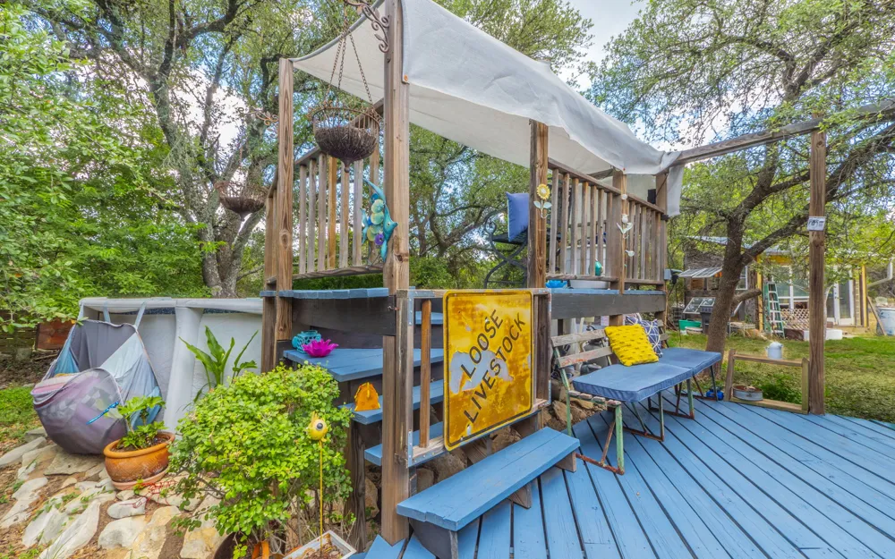 210 W Lakeshore Drive Dripping Springs, TX 78620