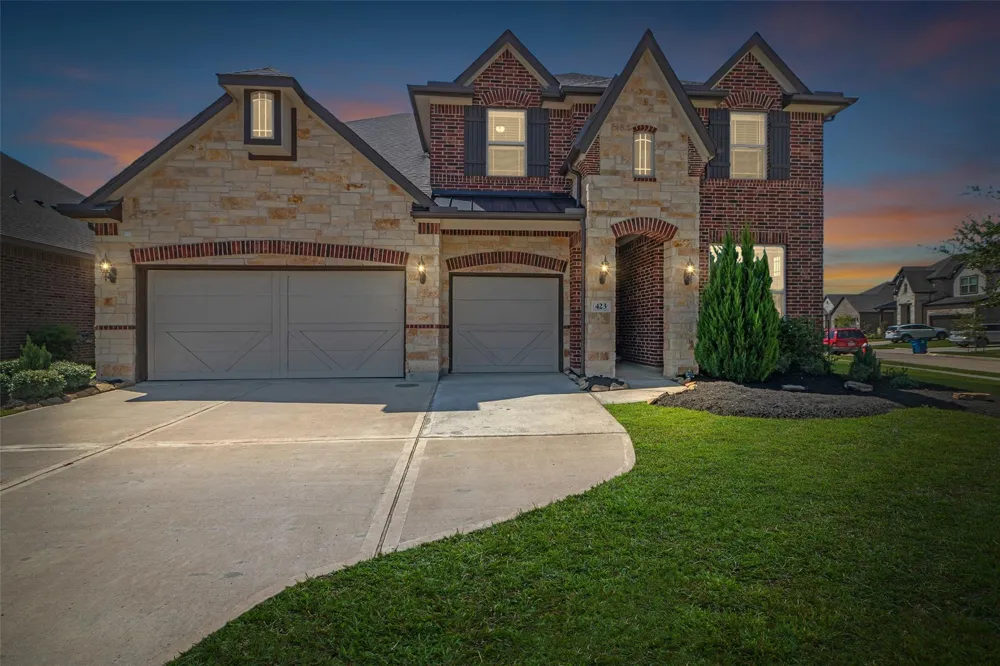 423 Round Top Street Webster, TX 77598