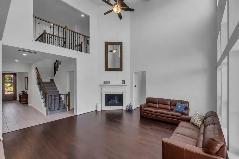 423 Round Top Street Webster, TX 77598