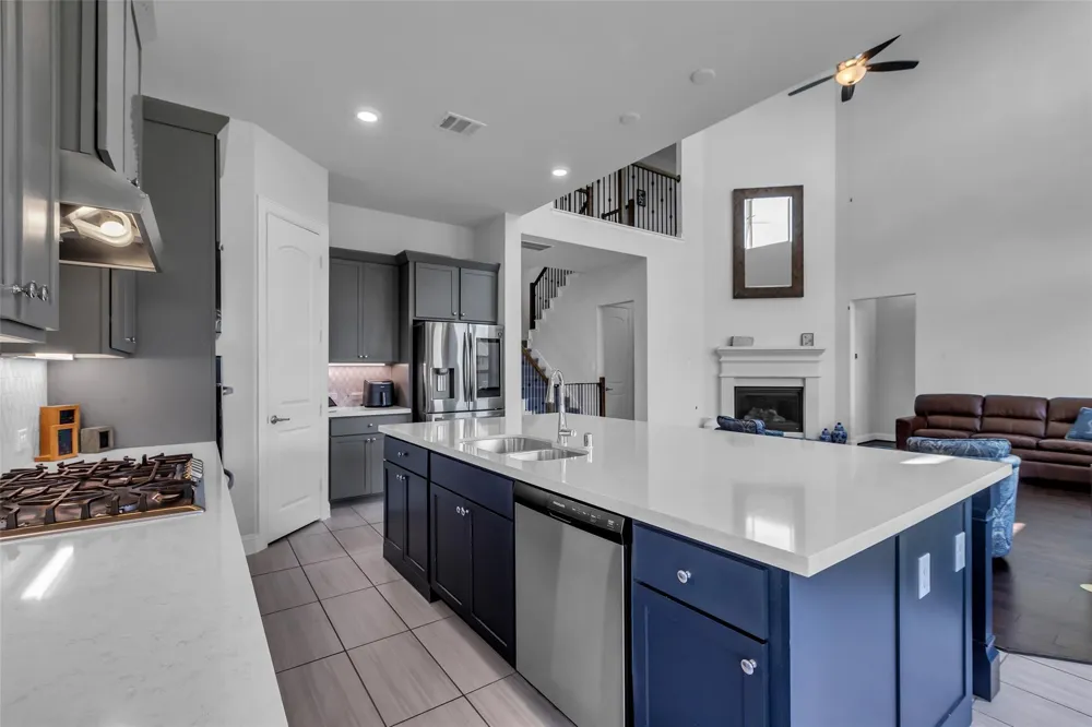 423 Round Top Street Webster, TX 77598