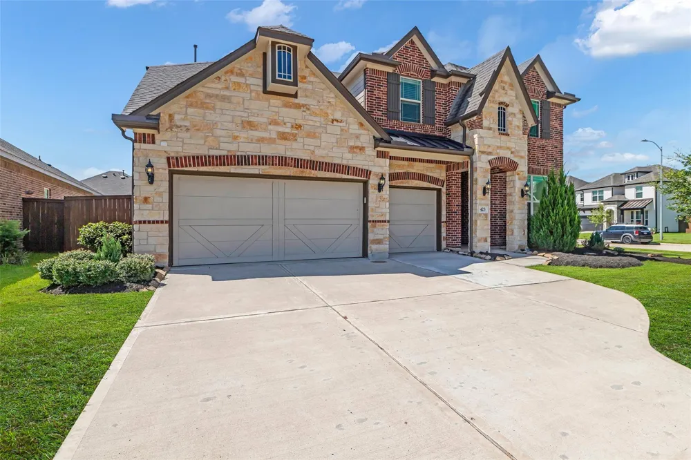 423 Round Top Street Webster, TX 77598