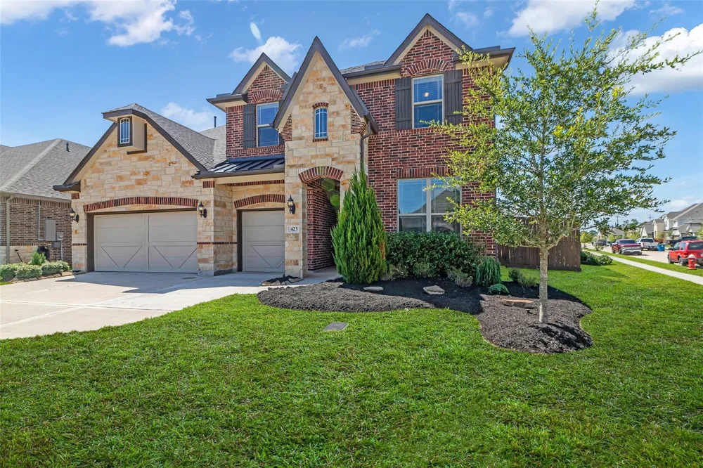 423 Round Top Street Webster, TX 77598