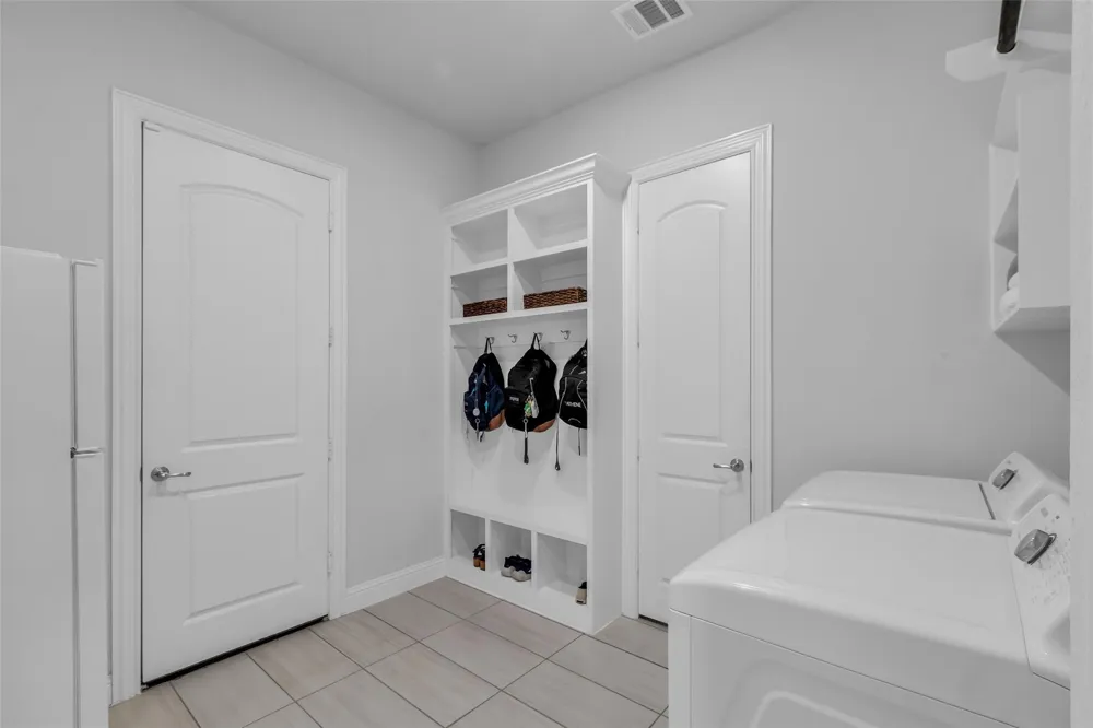 423 Round Top Street Webster, TX 77598