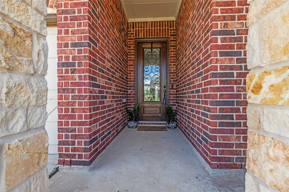 423 Round Top Street Webster, TX 77598