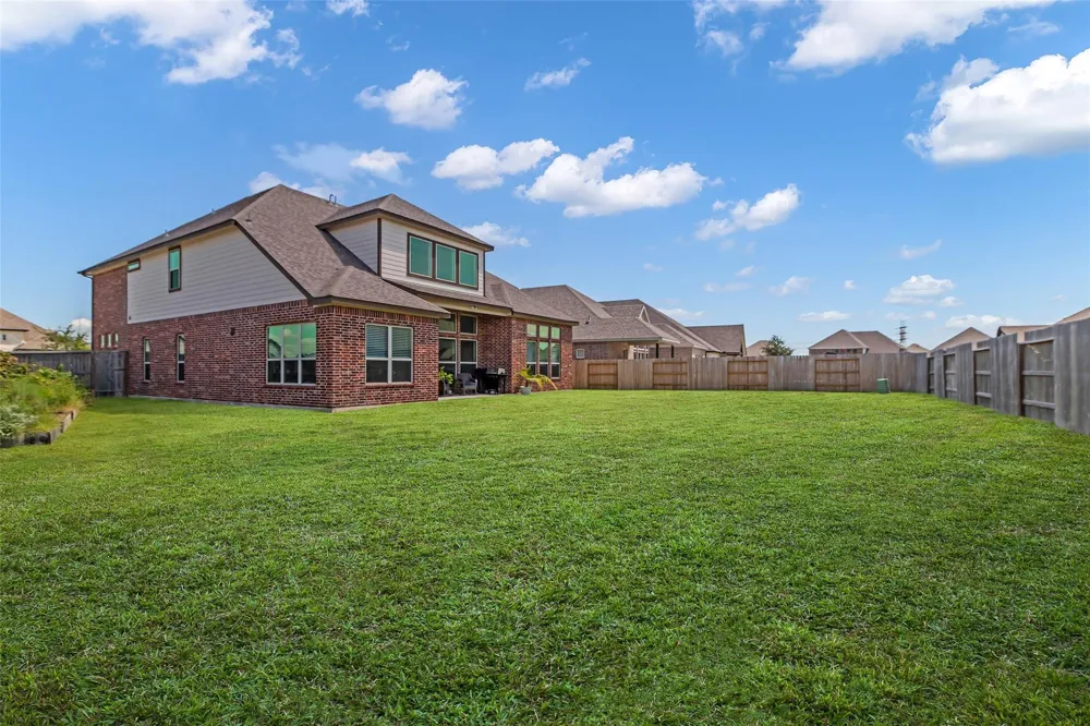 423 Round Top Street Webster, TX 77598