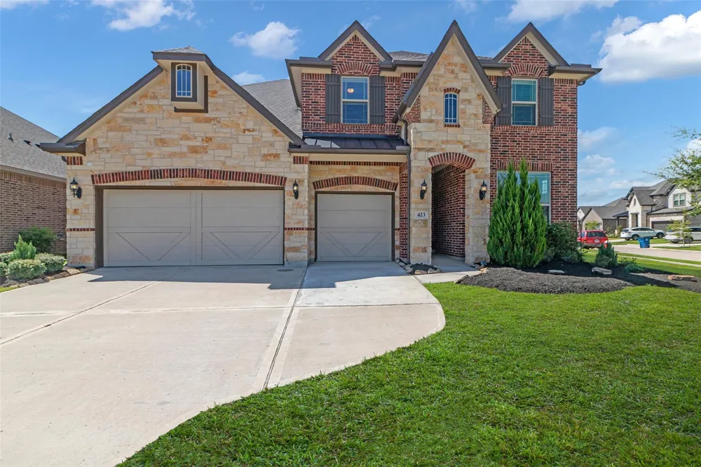 423 Round Top Street Webster, TX 77598