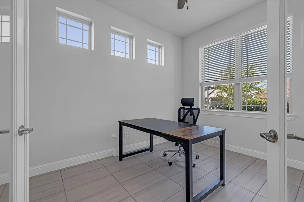 423 Round Top Street Webster, TX 77598