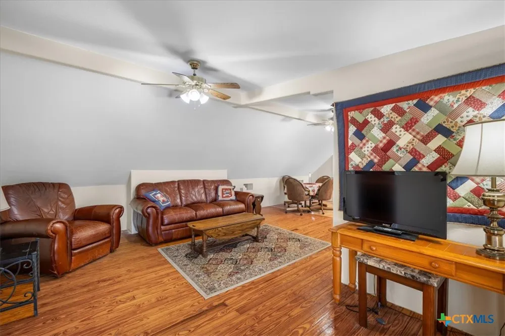501 W Moore Moulton, TX 77975
