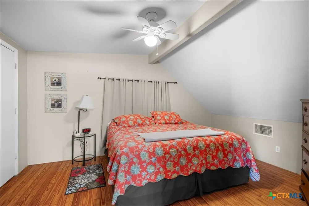 501 W Moore Moulton, TX 77975