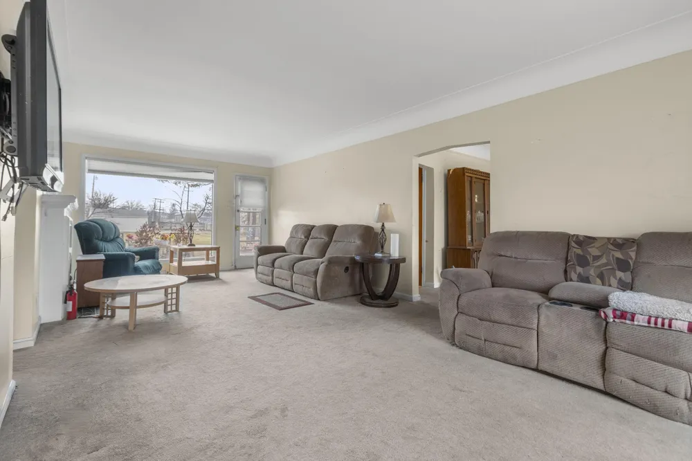 26204 Doxtator Street Dearborn Heights, MI 48127