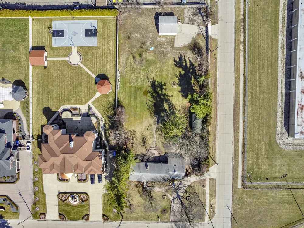 26204 Doxtator Street Dearborn Heights, MI 48127