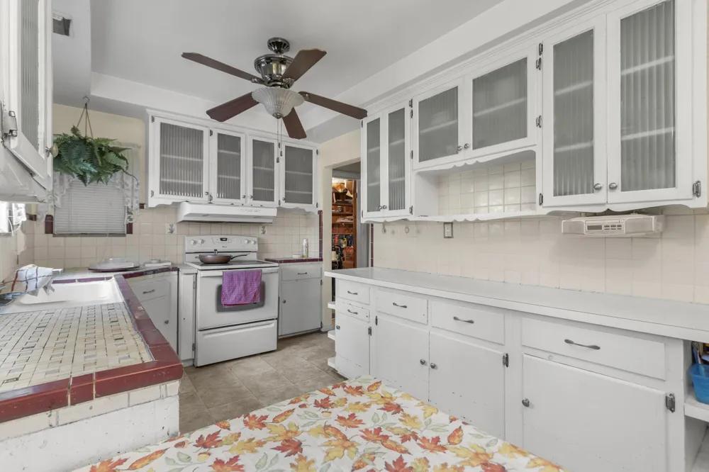26204 Doxtator Street Dearborn Heights, MI 48127
