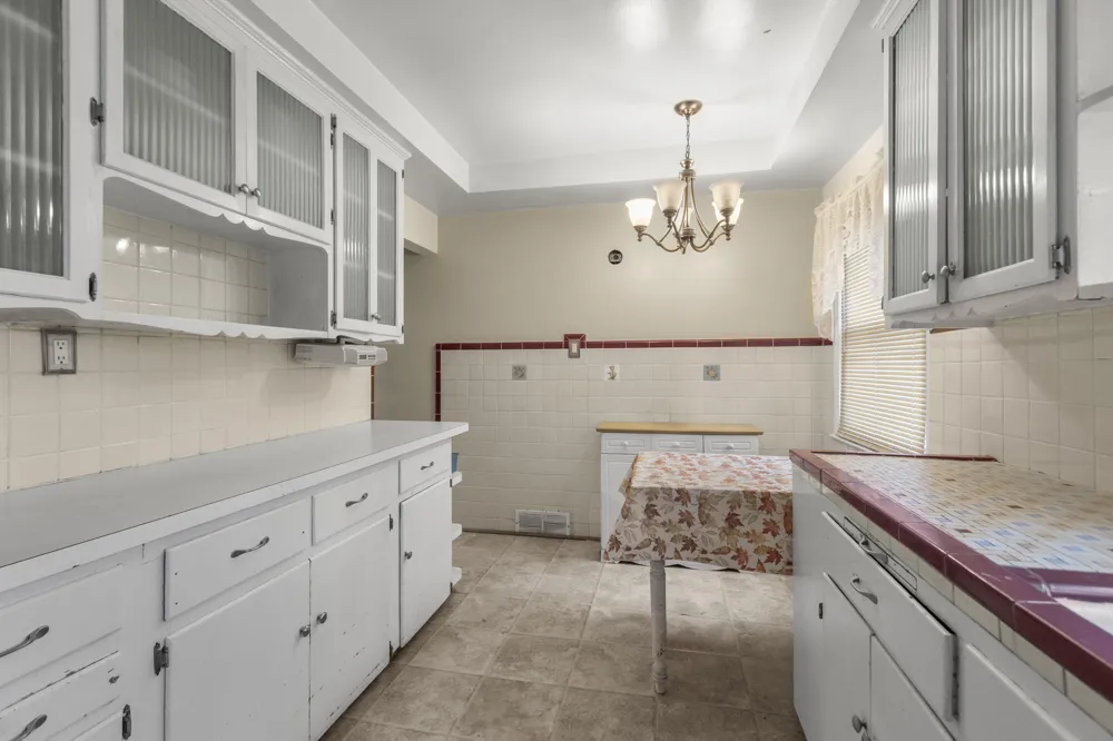 26204 Doxtator Street Dearborn Heights, MI 48127