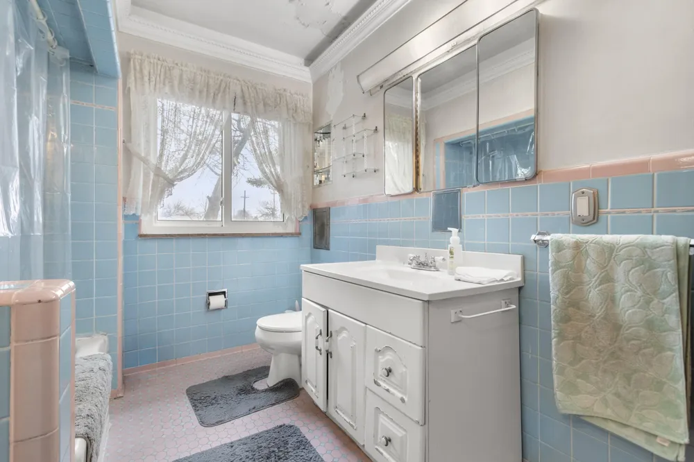 26204 Doxtator Street Dearborn Heights, MI 48127