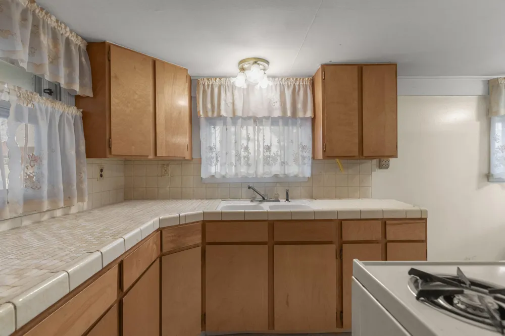 26204 Doxtator Street Dearborn Heights, MI 48127