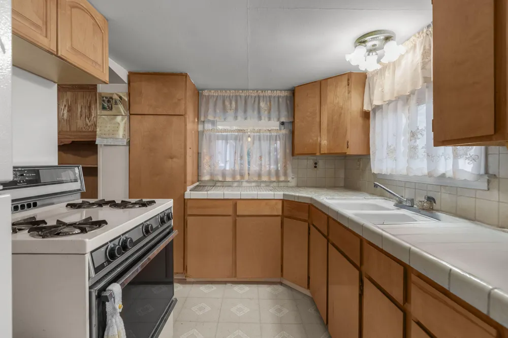 26204 Doxtator Street Dearborn Heights, MI 48127