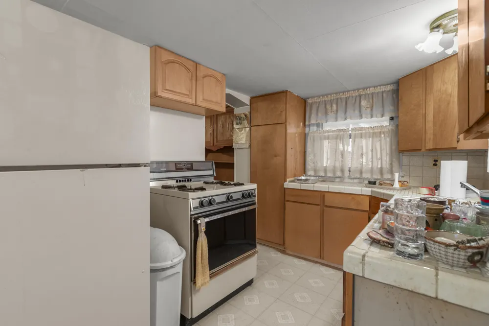 26204 Doxtator Street Dearborn Heights, MI 48127