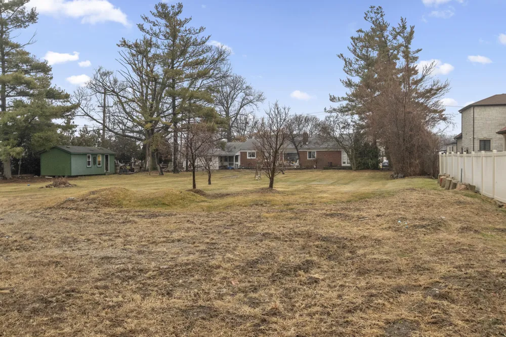 26204 Doxtator Street Dearborn Heights, MI 48127