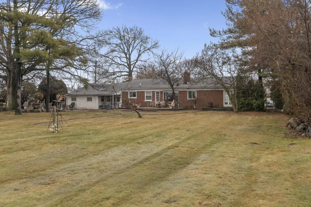 26204 Doxtator Street Dearborn Heights, MI 48127