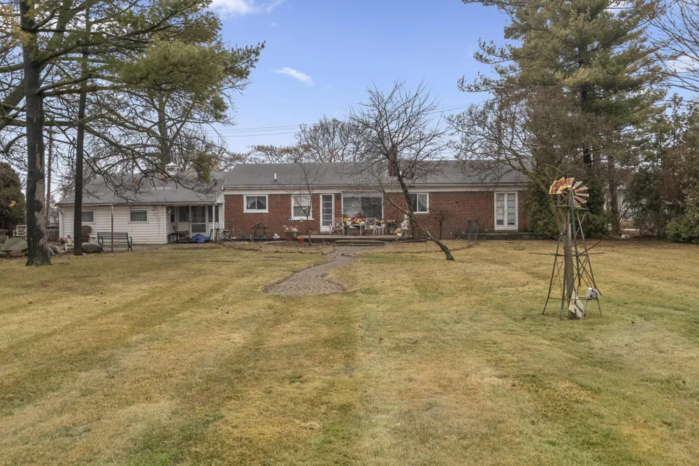 26204 Doxtator Street Dearborn Heights, MI 48127