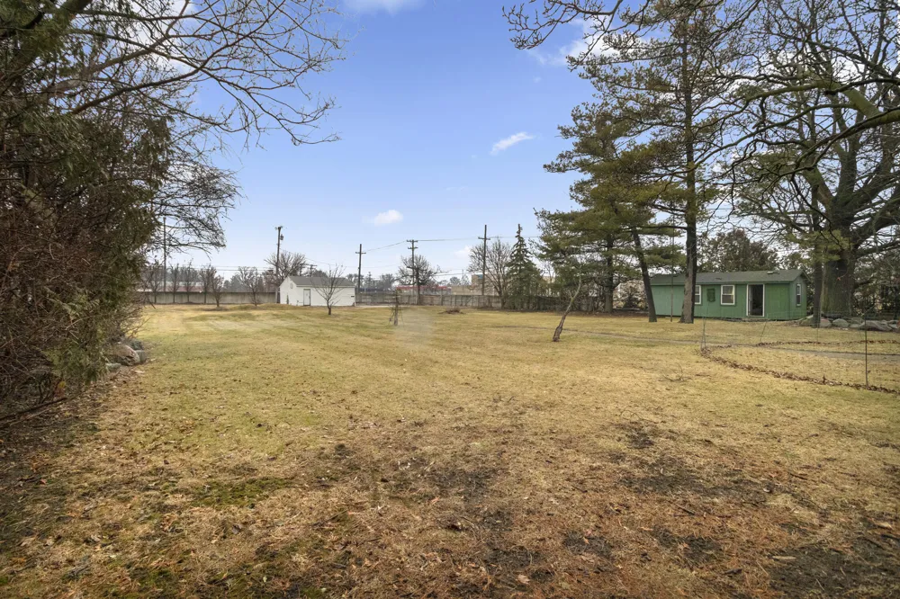 26204 Doxtator Street Dearborn Heights, MI 48127
