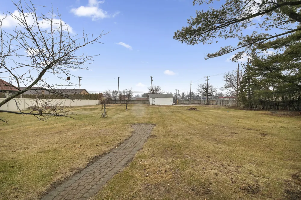 26204 Doxtator Street Dearborn Heights, MI 48127