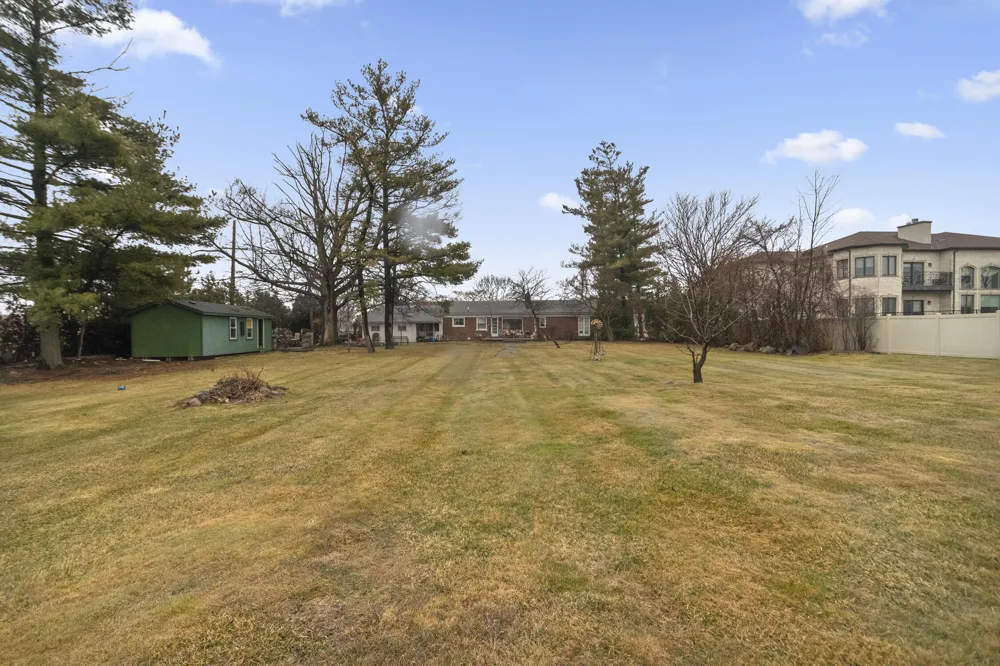 26204 Doxtator Street Dearborn Heights, MI 48127