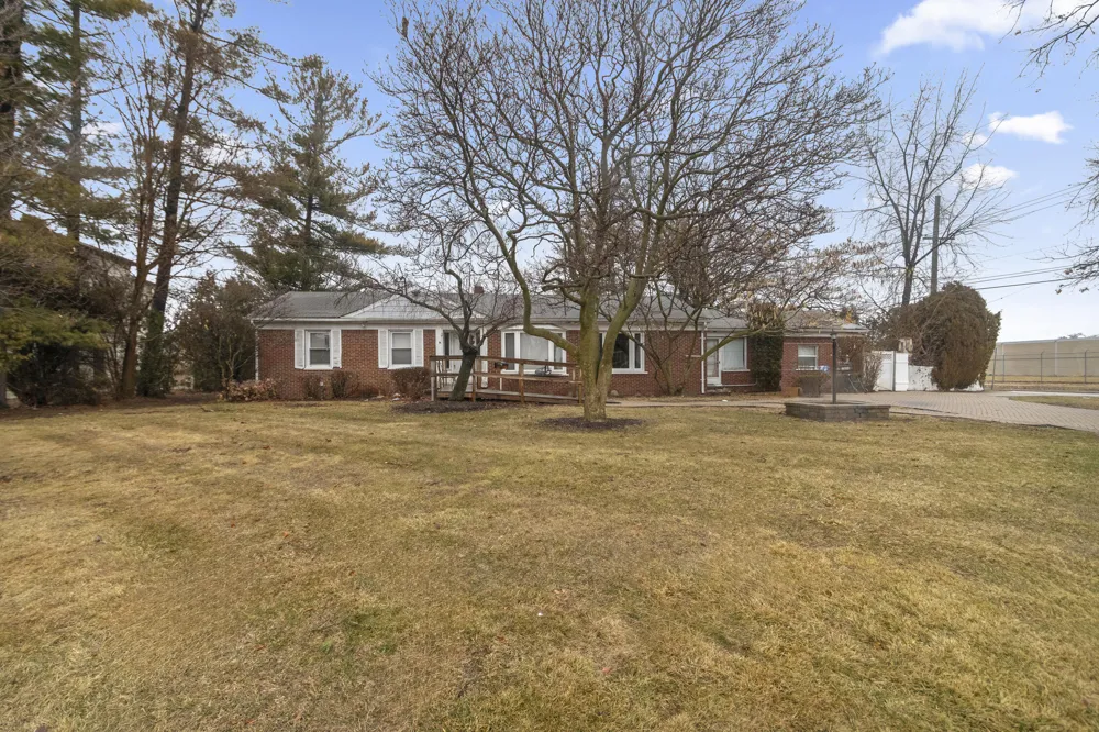 26204 Doxtator Street Dearborn Heights, MI 48127