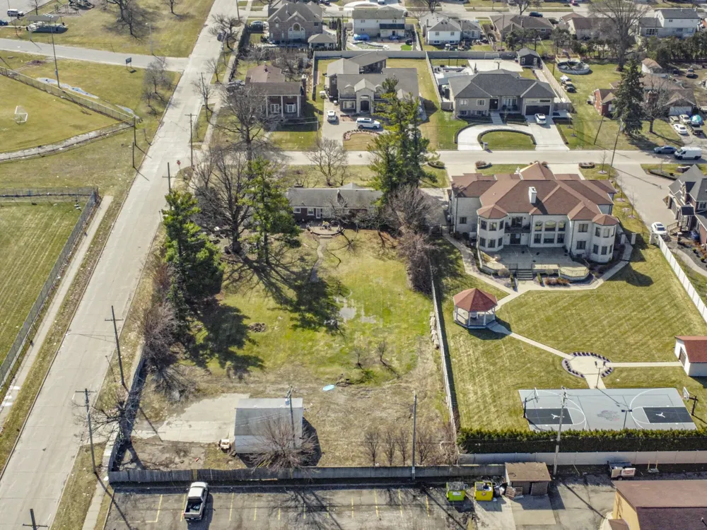 26204 Doxtator Street Dearborn Heights, MI 48127