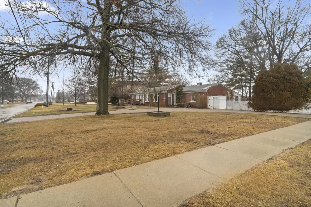 26204 Doxtator Street Dearborn Heights, MI 48127