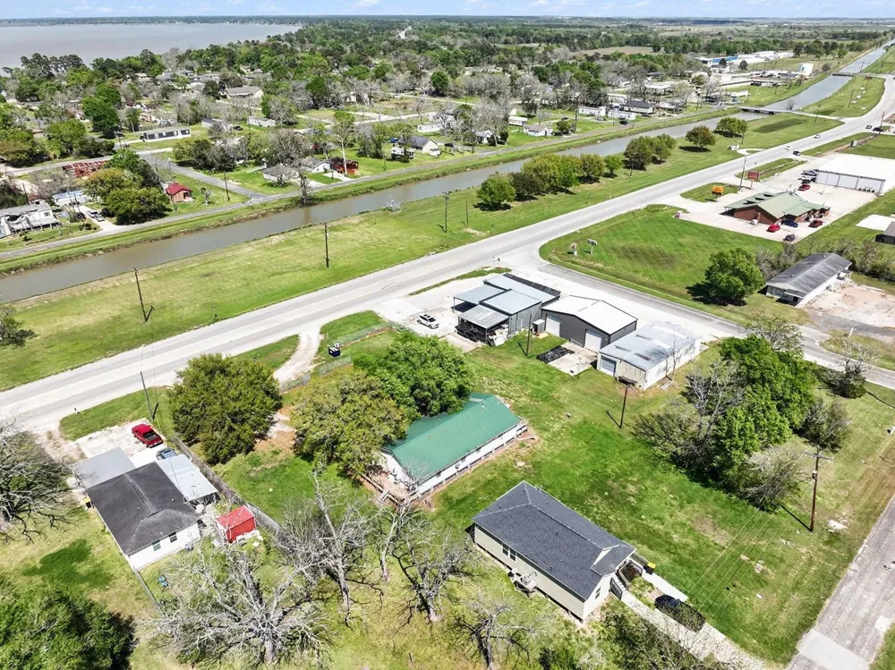 810 Miller Anahuac, TX 77514