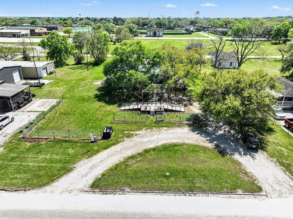 810 Miller Anahuac, TX 77514