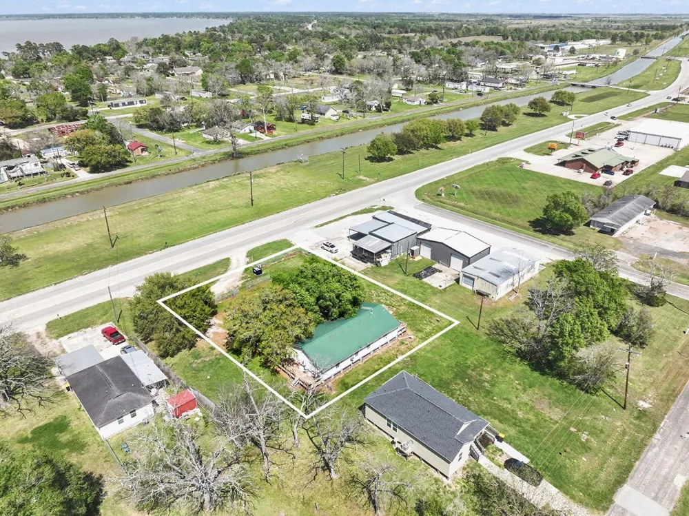 810 Miller Anahuac, TX 77514