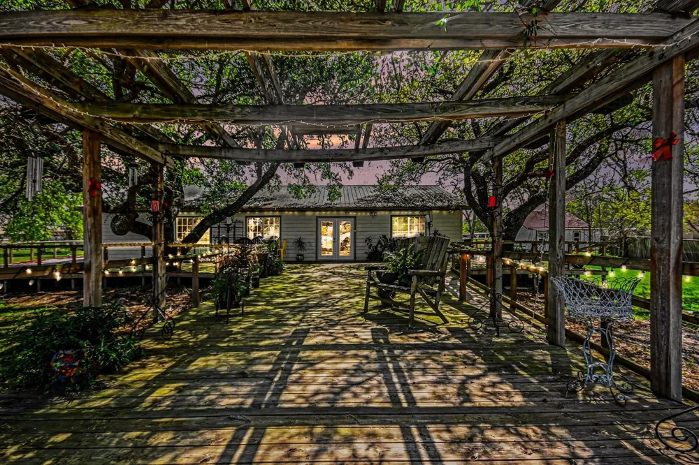 810 Miller Anahuac, TX 77514