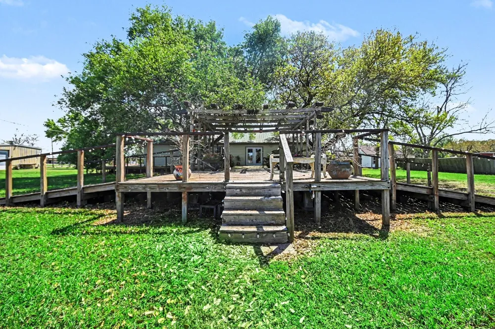 810 Miller Anahuac, TX 77514