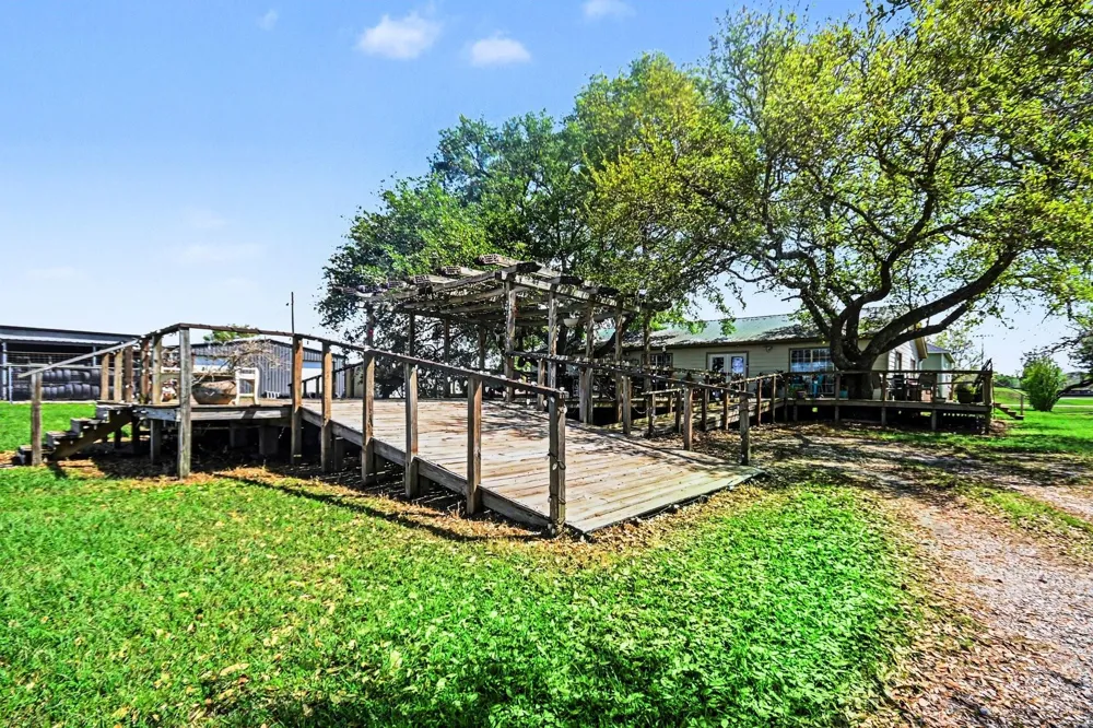 810 Miller Anahuac, TX 77514