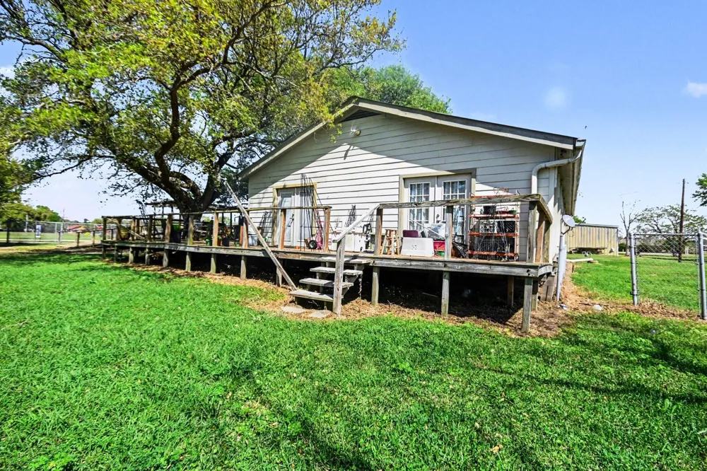 810 Miller Anahuac, TX 77514