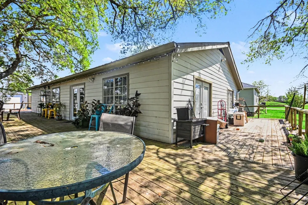 810 Miller Anahuac, TX 77514