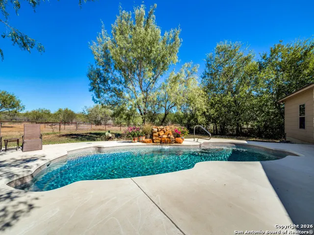 6472 Bluntzer Rd Jourdanton, TX 78026