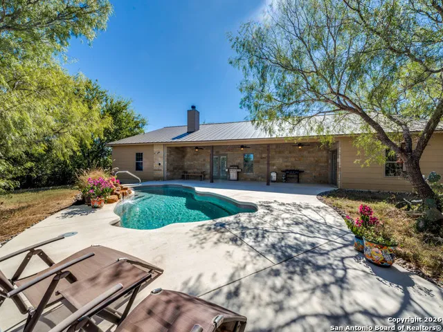 6472 Bluntzer Rd Jourdanton, TX 78026