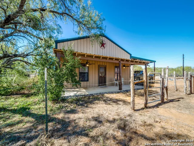 6472 Bluntzer Rd Jourdanton, TX 78026