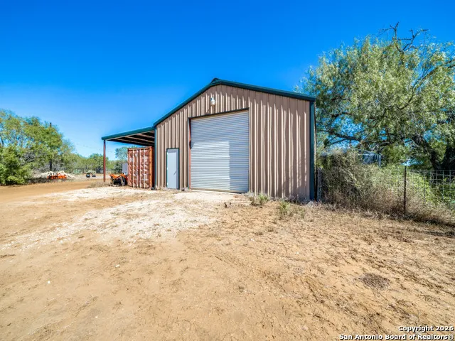 6472 Bluntzer Rd Jourdanton, TX 78026