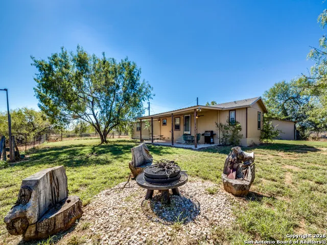 6472 Bluntzer Rd Jourdanton, TX 78026