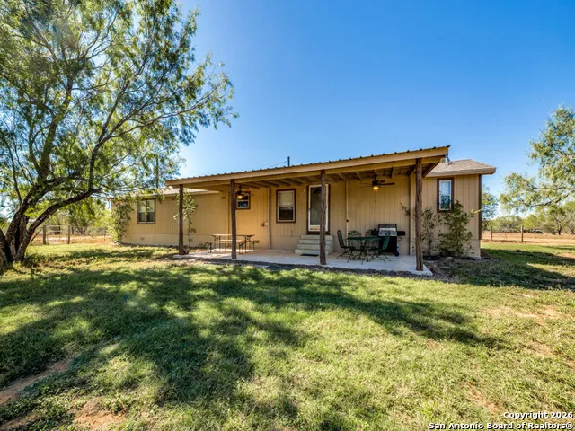 6472 Bluntzer Rd Jourdanton, TX 78026