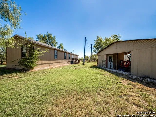 6472 Bluntzer Rd Jourdanton, TX 78026