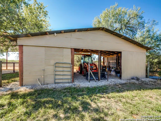 6472 Bluntzer Rd Jourdanton, TX 78026