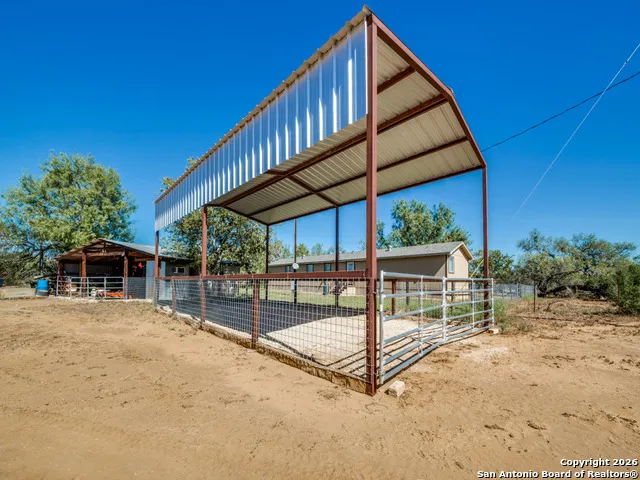 6472 Bluntzer Rd Jourdanton, TX 78026