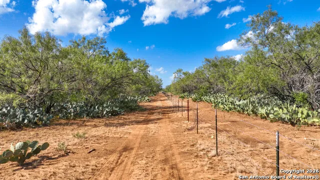 6472 Bluntzer Rd Jourdanton, TX 78026