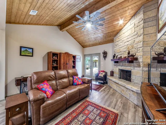 6472 Bluntzer Rd Jourdanton, TX 78026