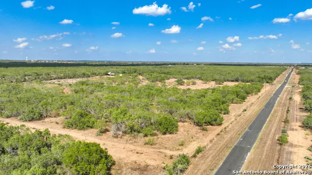 6472 Bluntzer Rd Jourdanton, TX 78026